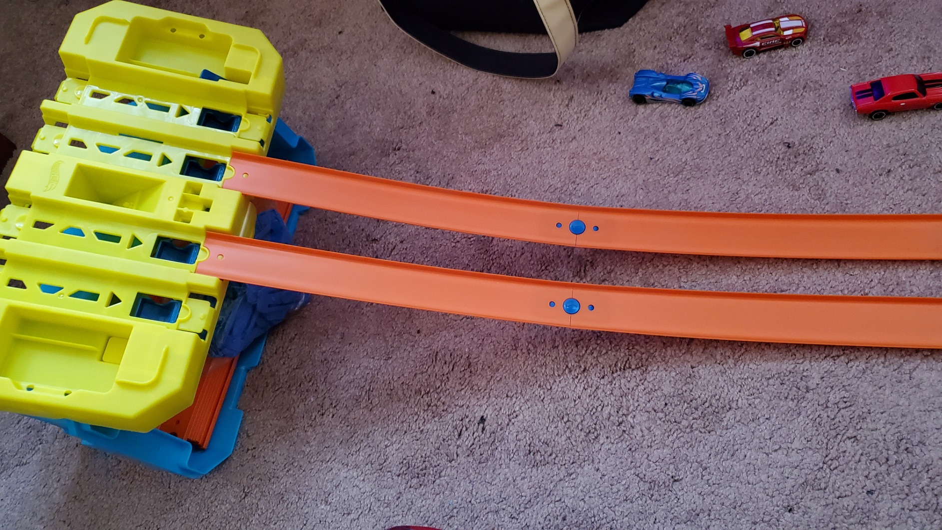 11/mo Finance Hot Wheels Track Builder Multi Loop Box & Wheels Car