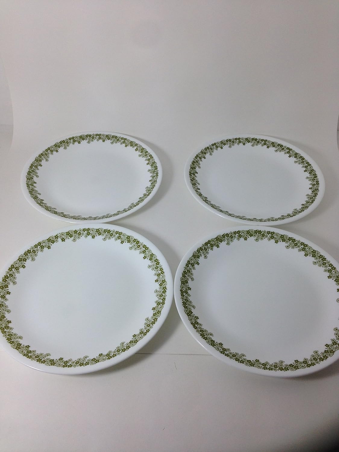 Amazon Com Corelle Spring Blossom Green Crazy Daisy 8 1 2 Luncheon Dessert Salad Plates Set Of 4 Corelle Dinnerware Patterns Plates