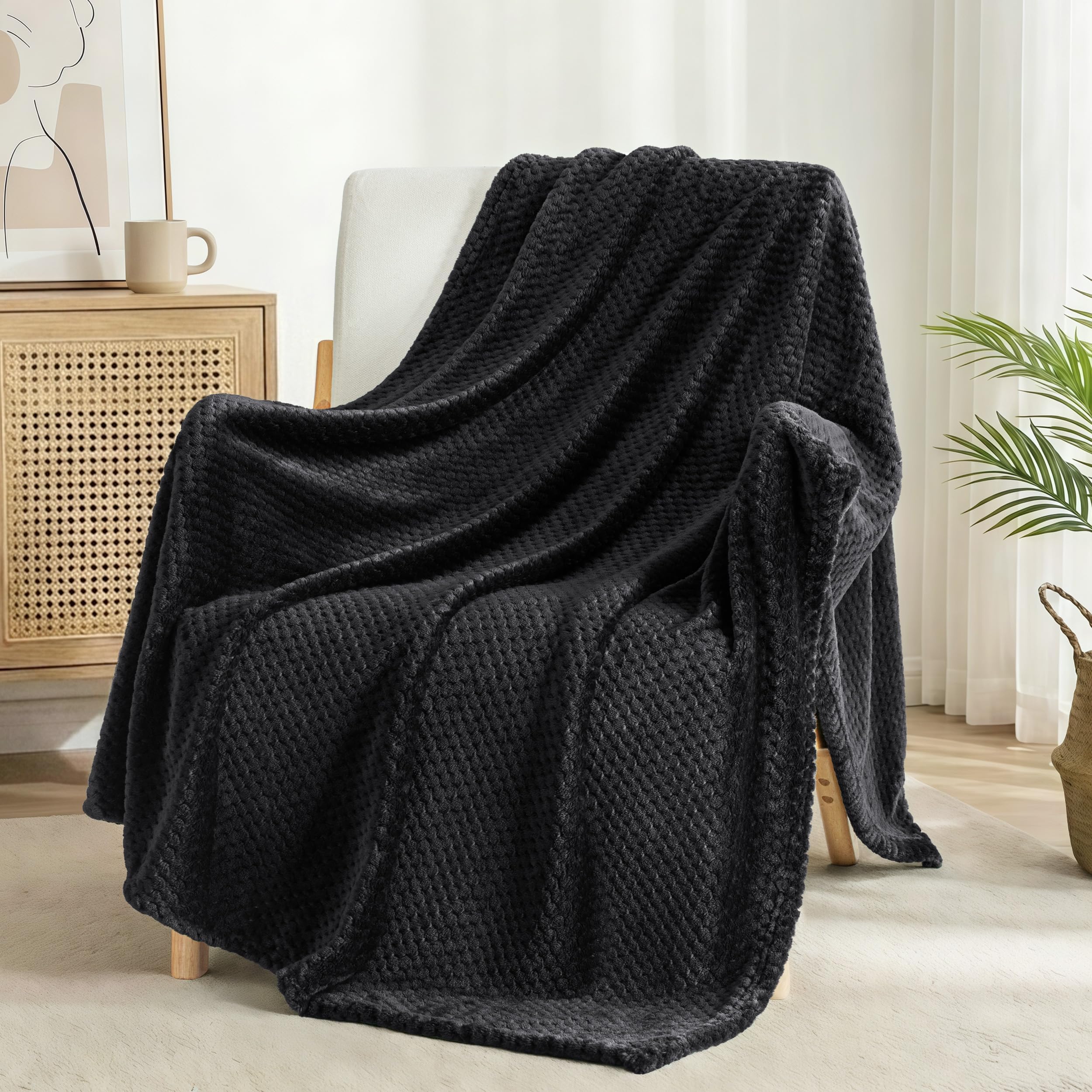 Exclusivo Mezcla Fleece Throw Blanket Extra Large, Super Soft and Warm Blankets for Couch, Sofa and Bed Waffle Textured, Cozy, Fuzzy and Lightweight, Black, 127x178 CM