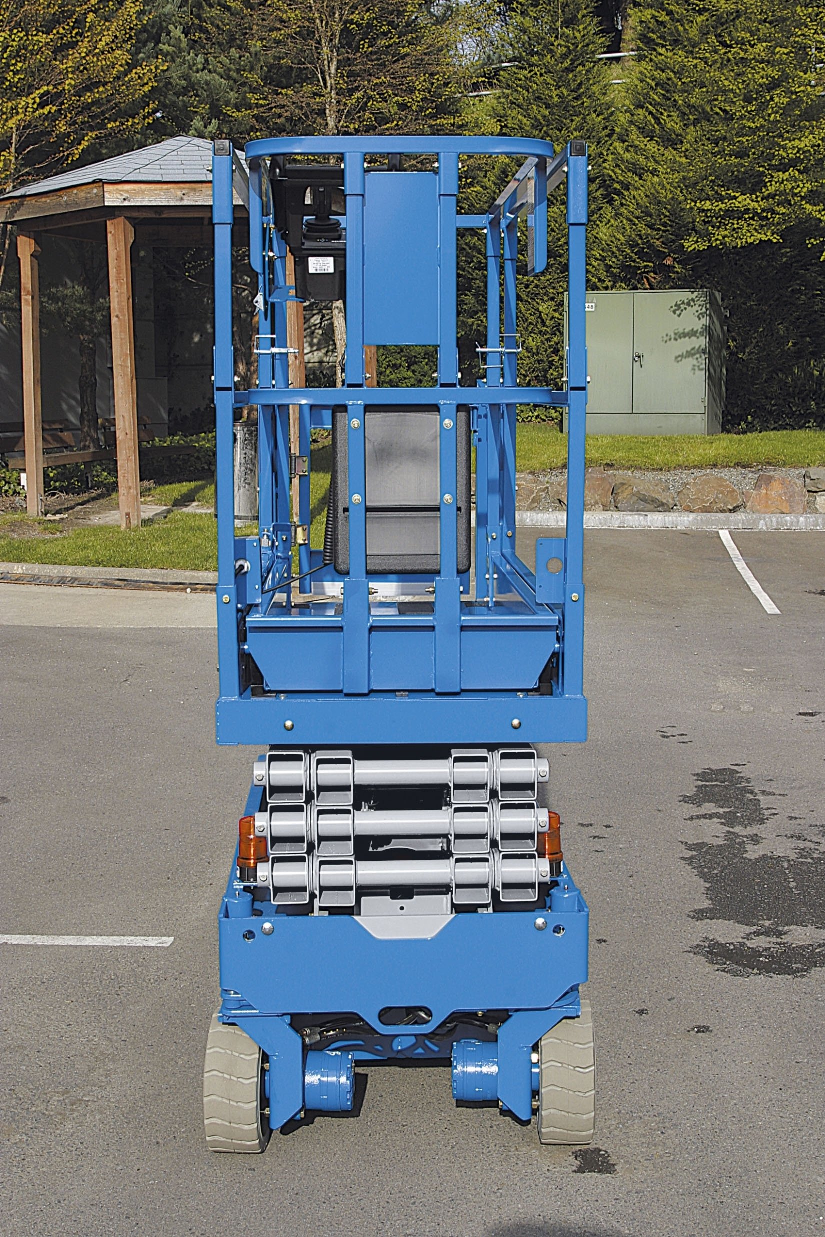 Genie GS1930 SelfPropelled Electric Scissor Lift, 500 lbs Platform