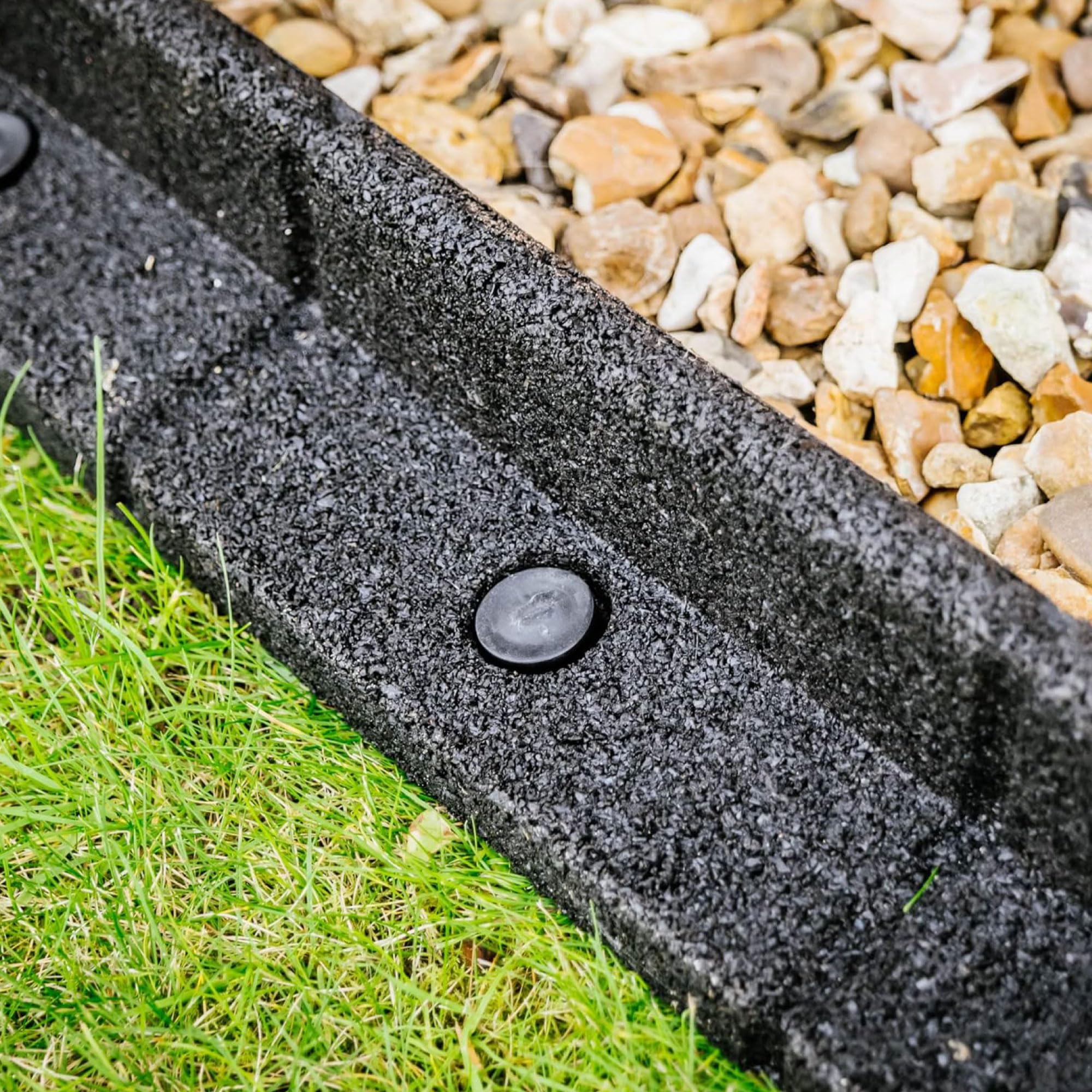 FlexiBorder 2m Black Lawn Edging Border - Flexible Garden Edging Border for Grass Lawns - Pathways - Raised Borders - Artificial Grass - 2 x 1m Lengths