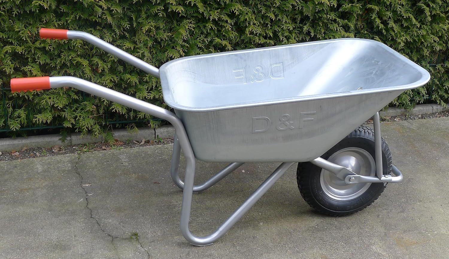 Galvanised Wheelbarrow 200 kg for Garden and Stables with Steel Rim, Solid, Powder Coated
