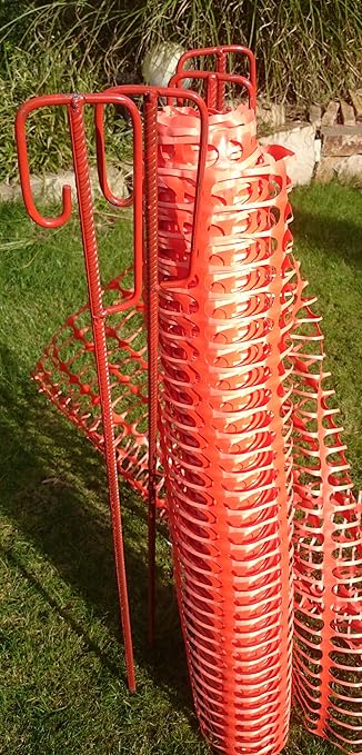 Set 4 Absperrhalter und 10 Meter Fangzaun, Absperrnetz, Maschenzaun, Bauzaun auf Rolle Kunststoff extrem Reissfest, 150 gr qm