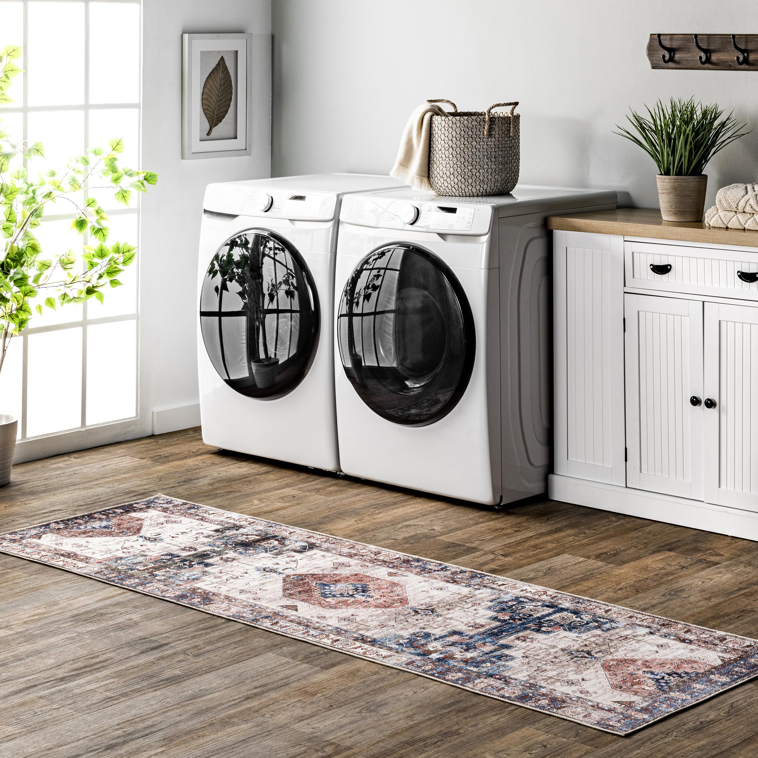 nuLOOM Eliza Machine Washable Traditional Medallion Runner Rug, 2' 6" x 8', Multi