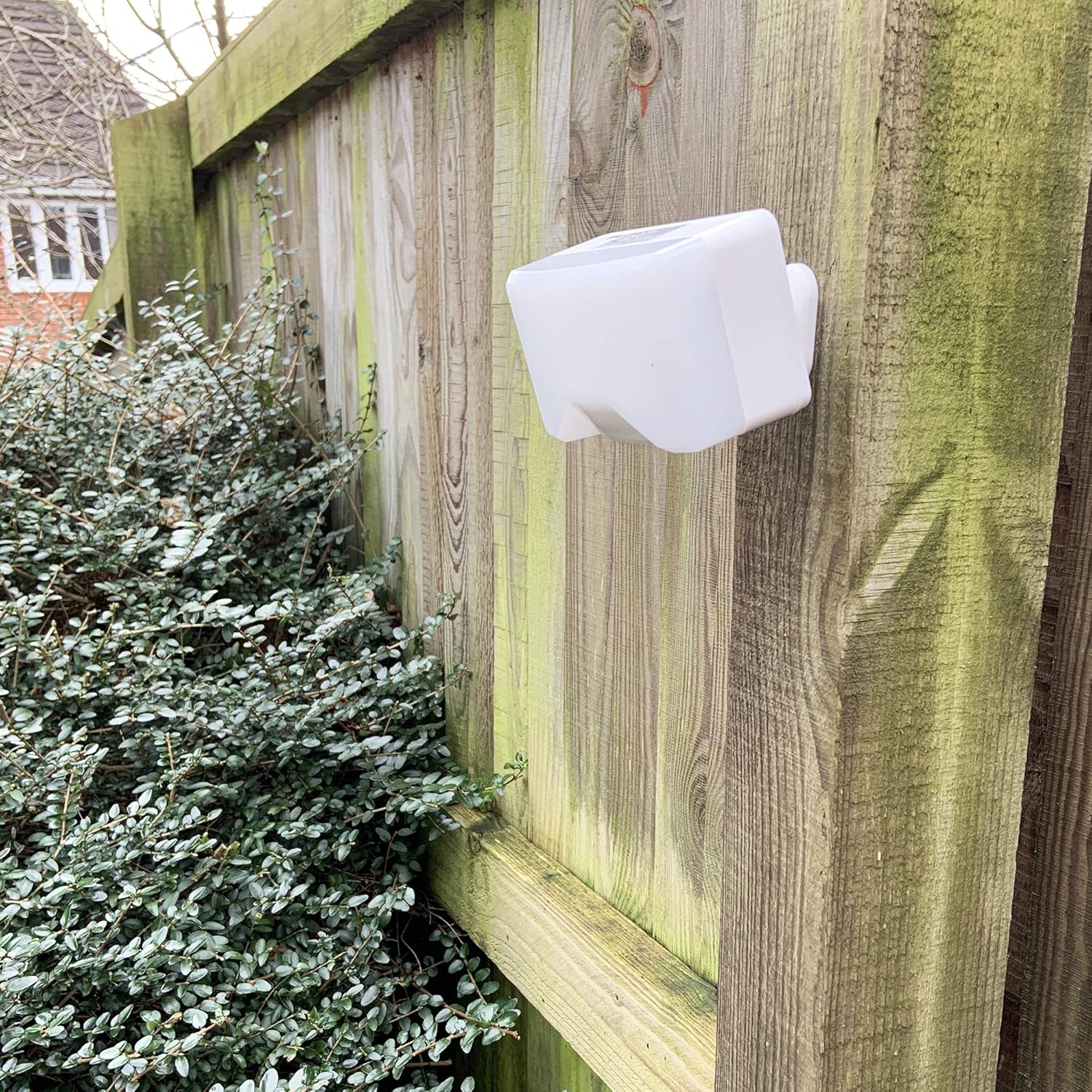 White IQ PIR Battery Operated Utility Light, Outdoor Utility Wall Light, Exterior Battery Operated PIR Motion Sensor - Image 5