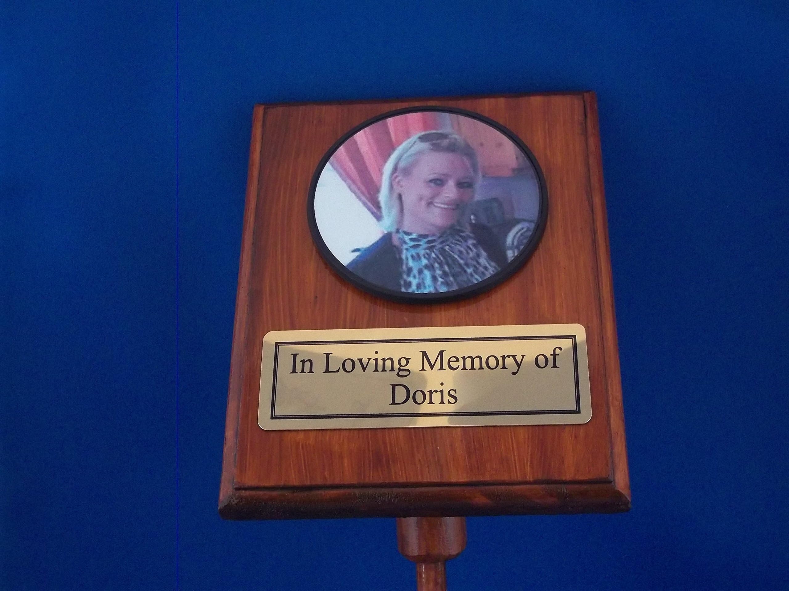 Dark Wooden Memorial Stake Grave/Tree Marker Cremations Plaque with Photo and Plate