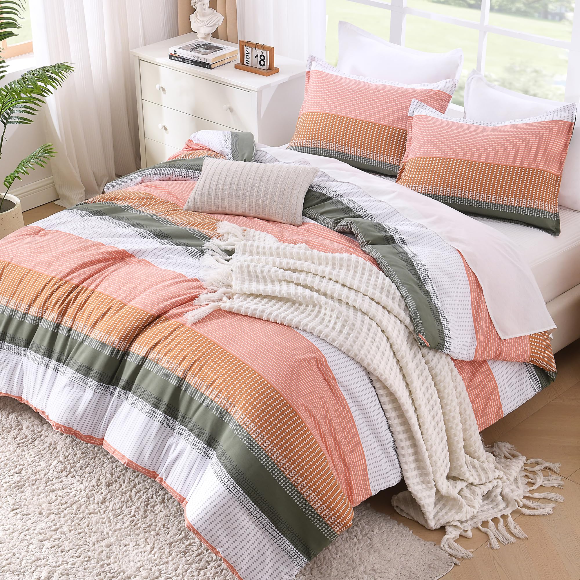 Litanika Queen Comforter Set Vanilla - 3 Pieces Lightweight Fluffy Bedding Comforter Sets, All Season Down Alternative Comforter (1 Comforter, 2 Pillowcases) Image