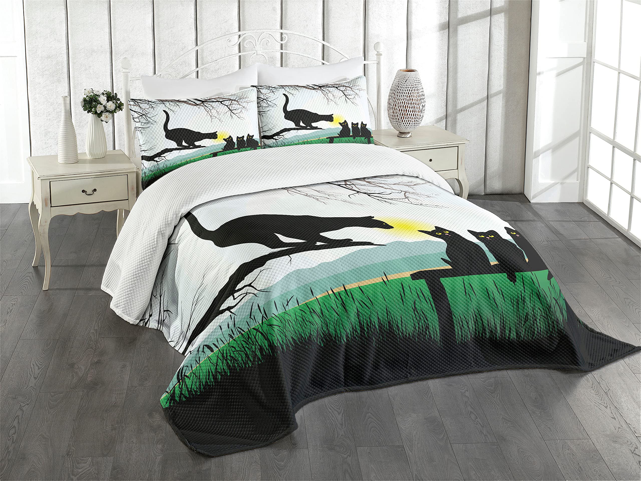 ABAKUHAUS Animal Bedspread Set, Mother Cat Baby Kittens, Decorative Quilted 2 Piece Coverlet Set with Pillow Sham, Black Green