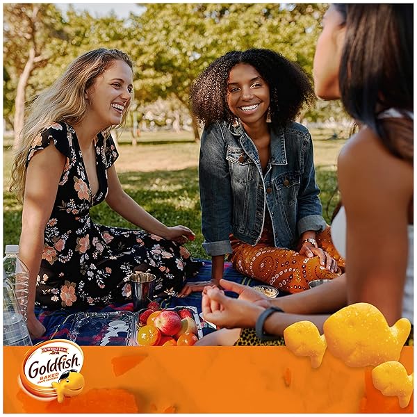 GOLDFISH FLAVOR BLASTED XTRA CHEDDAR CHEESE CRACKERS, BAKED SNACK CRACKERS, 0.9 OZ ON-THE-GO SNACK PACKS, 9 COUNT TRAY