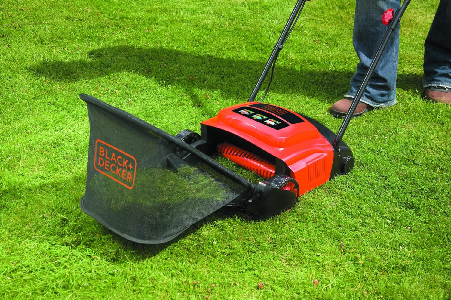 Black & Decker Electric Lawnraker Scarifier Grass Rake 600W 30cm 240v