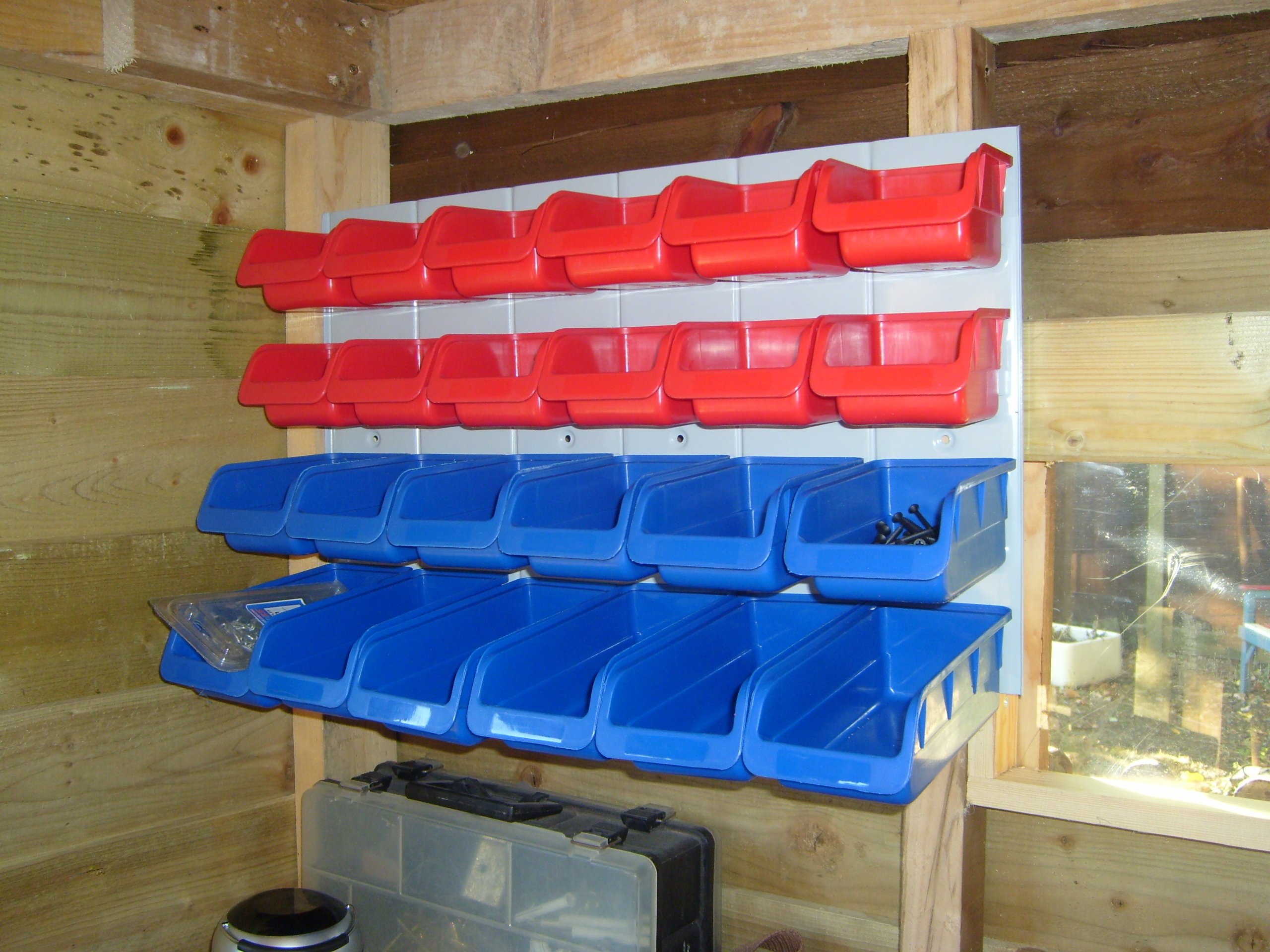 Faithfull 24 Plastic Storage Bins with Metal Wall Panel