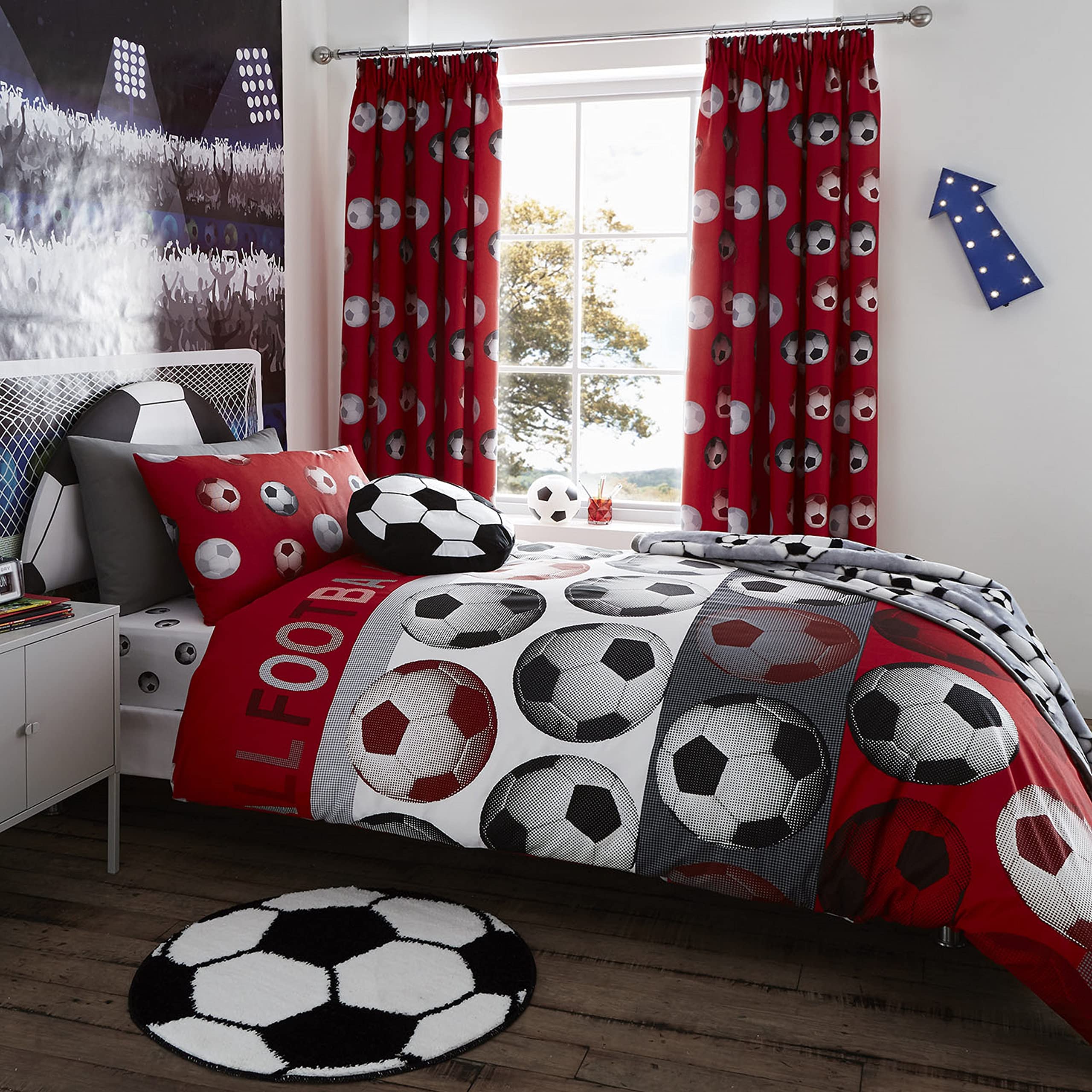 Catherine Lansfield Football Red Duvet Cover Set 200 x 200 + 2 (50 x 80)