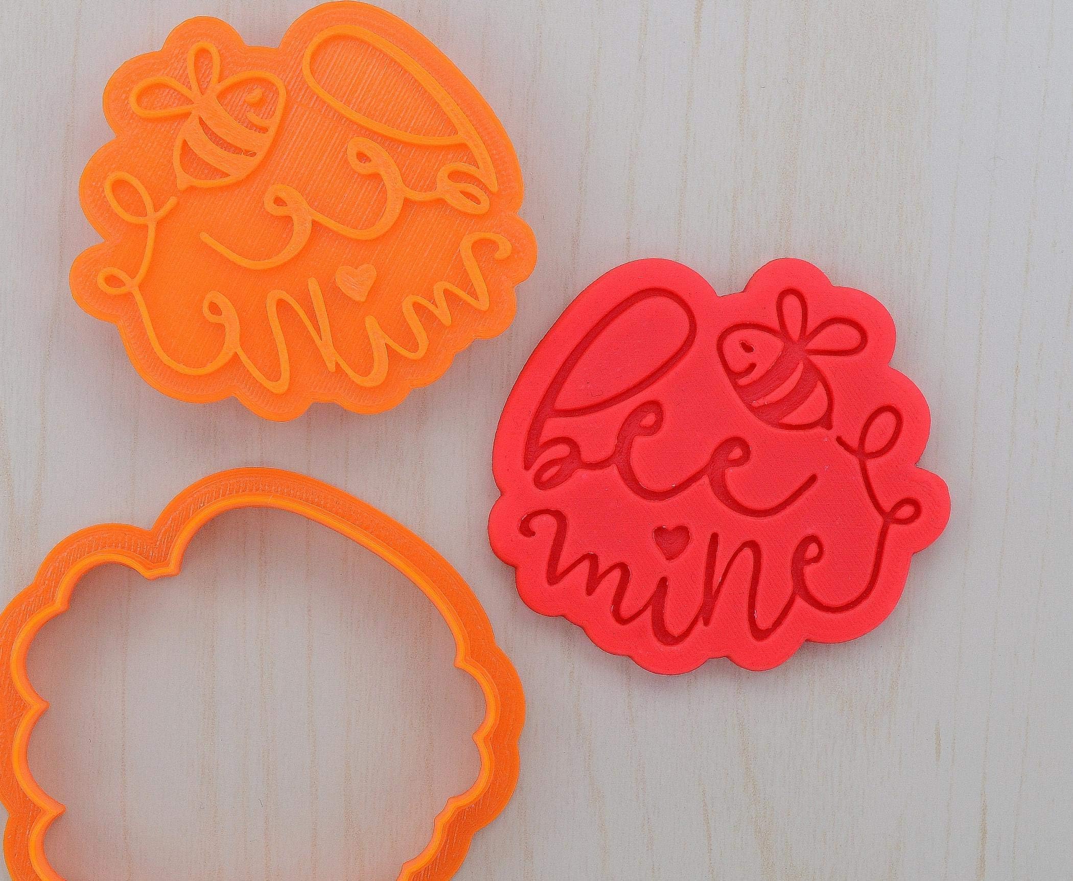 Bee Mine Cookie Cutter and Stamp Set (2.6 inches)
