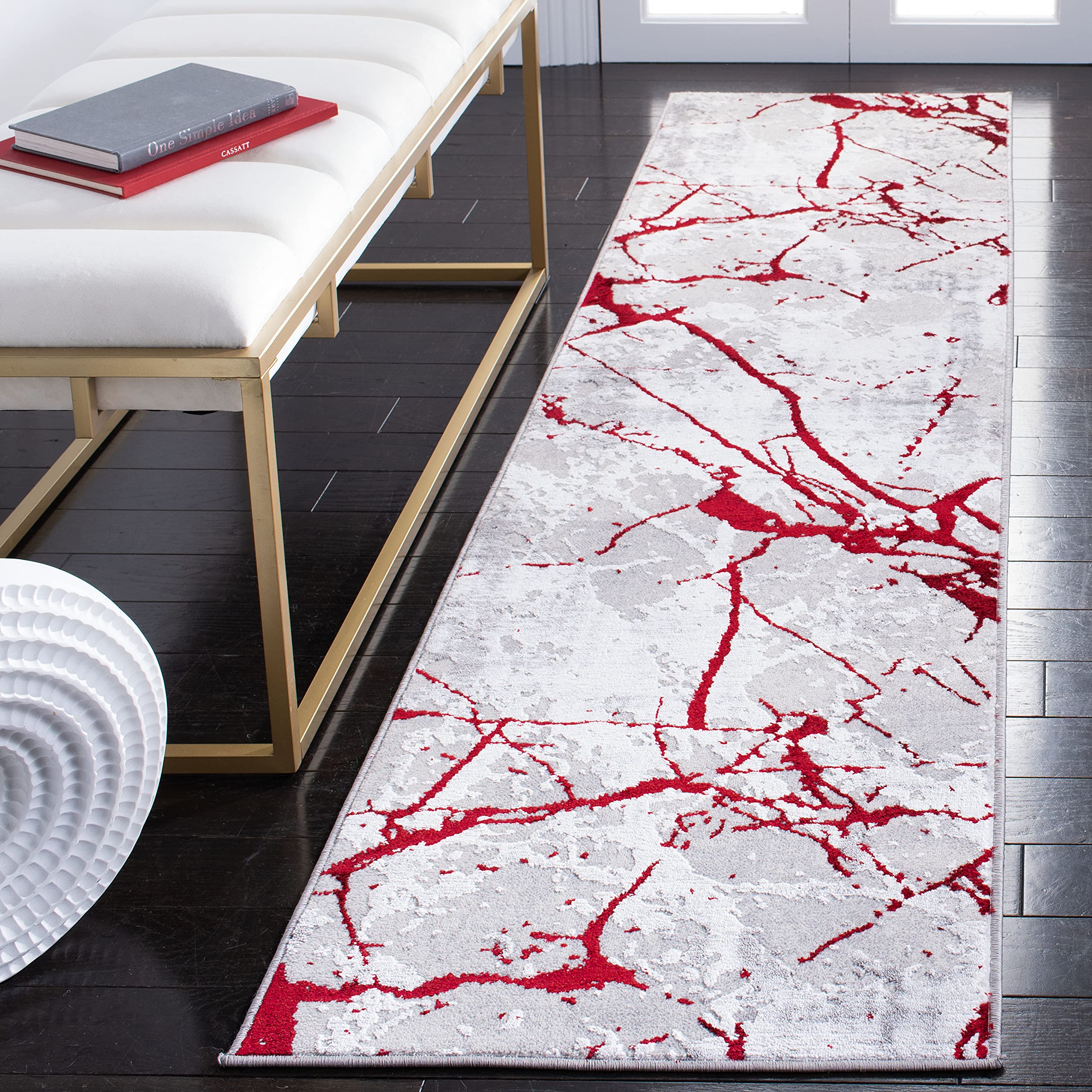 Safavieh Contemporary Rug for Living Room, Dining Room, Bedroom - Amelia Collection, Short Pile, in Grey and Red, 61 X 213 cm