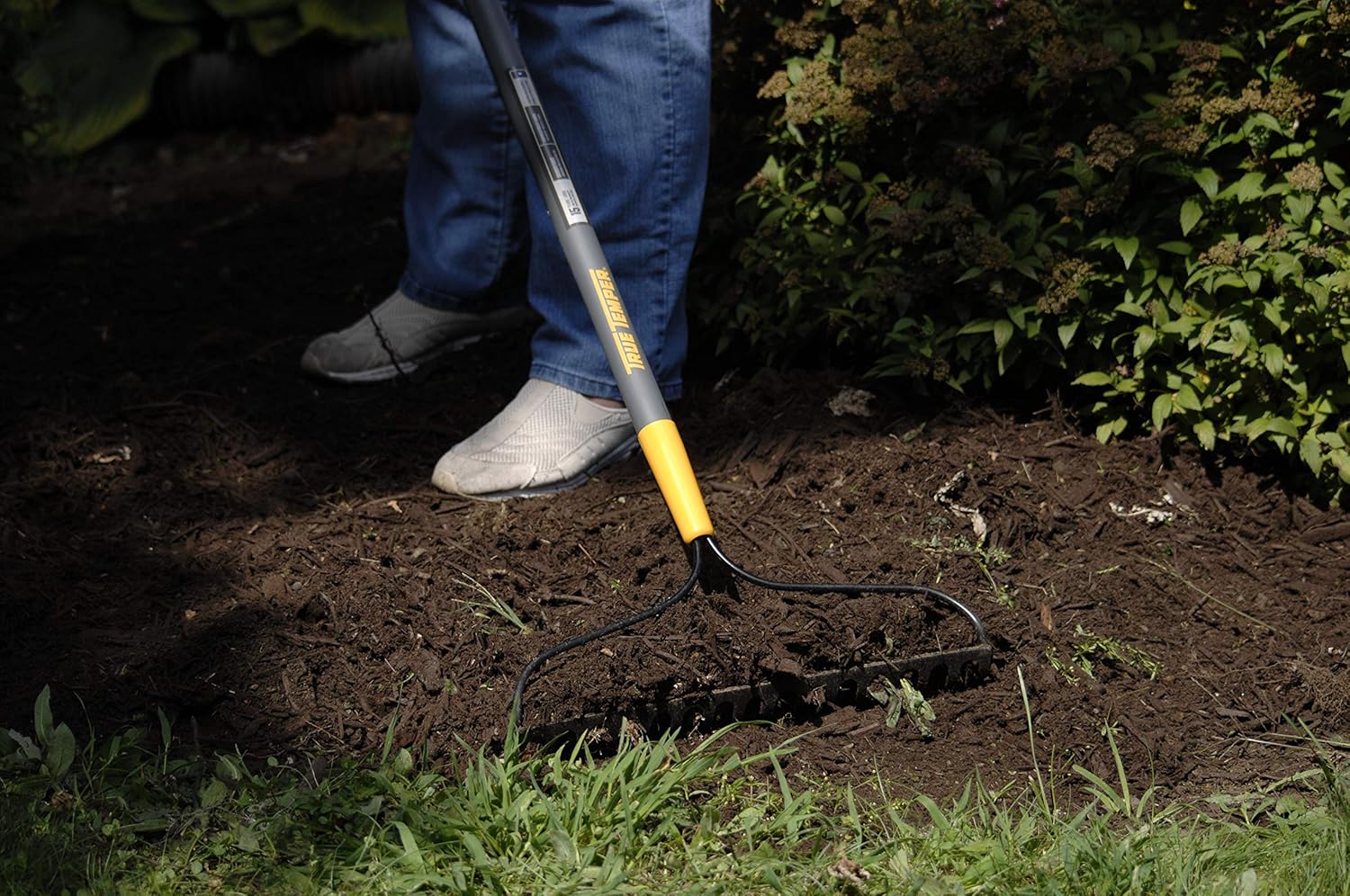 True Temper 2811500 Steel 16-Tine Bow Rake with 57 in. Fiberglass Handle with Cushion Grip, 16 Inch : Garden & Outdoor