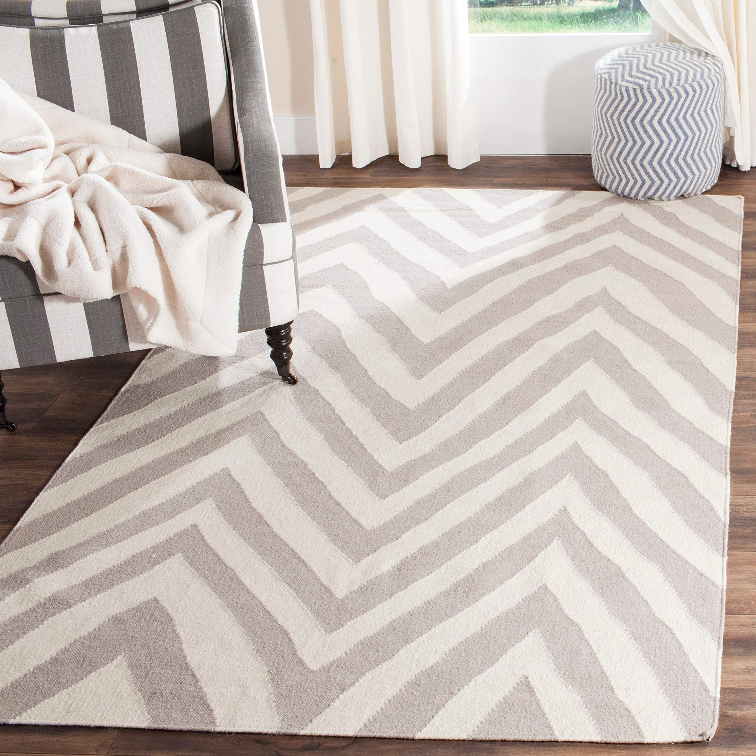 Safavieh Contemporary Indoor Flatweave Rectangle Area Rug, Dhurrie Collection, DHU568, in Grey / Ivory, 91 X 152 cm for Living Room, Bedroom or Any Indoor Space
