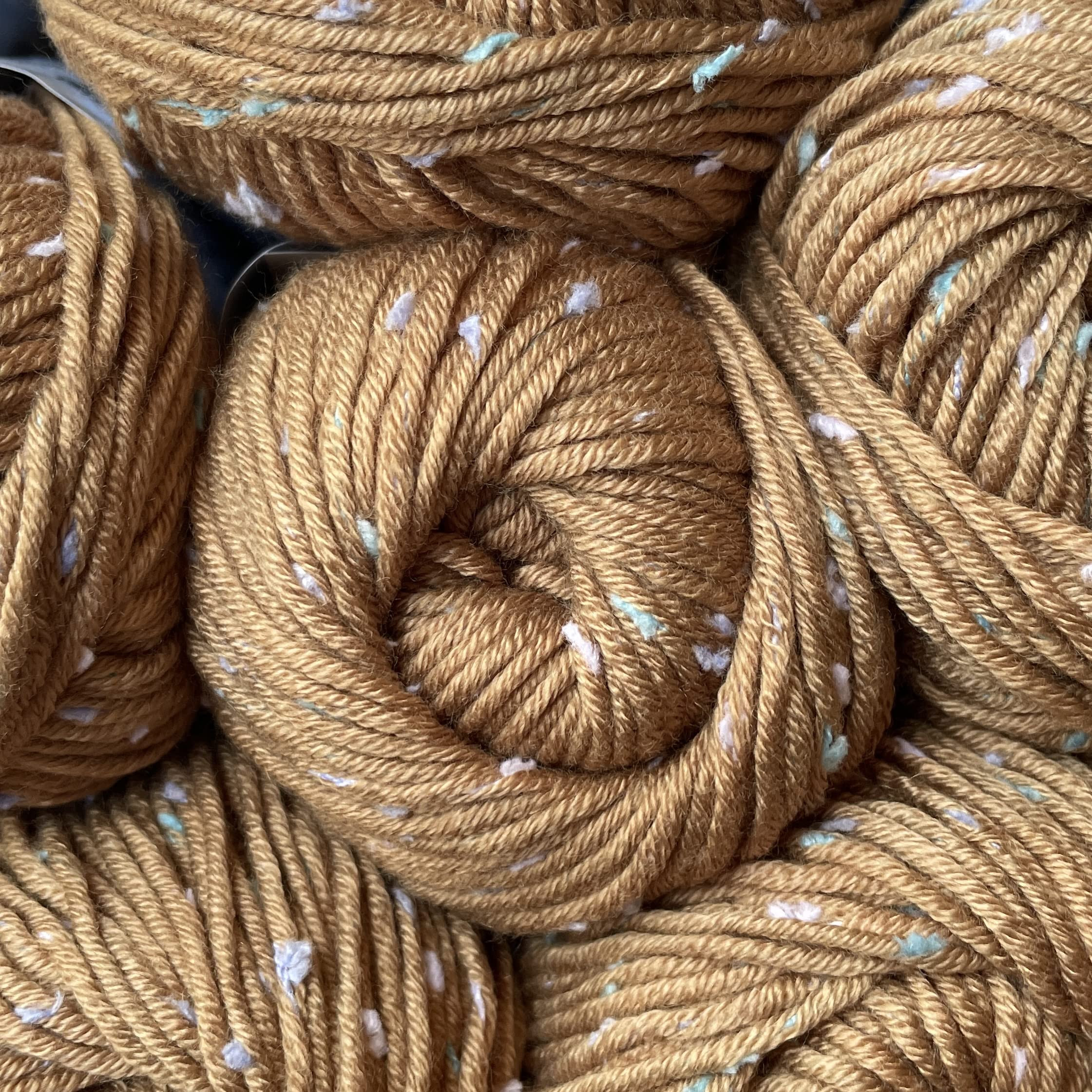 Tweed Twinkles Super Soft Baby Blanket Textured Yarn with Flecks, 8 skeins, 632 metres/400 Grams, DK Light Worsted (3), (Golden Brown)