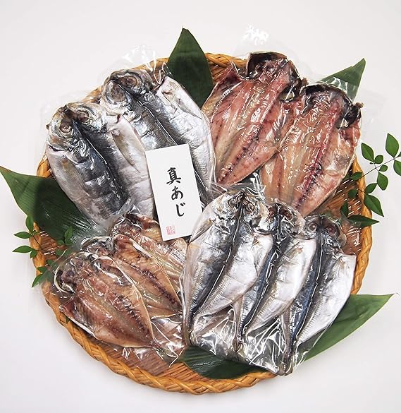 Amazon 伊豆下田 小木曽商店 干物詰め合わせ 真あじ 大中小 10枚セット 国産 ギフト包装済み のし 対応可能 お取り寄せグルメ 伊豆下田 小木曽商店 干物 燻製 通販