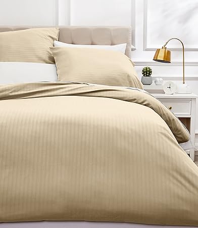 AmazonBasics - Deluxe-Bettwäsche-Set aus Mikrofaser, 155 x 220 cm, Beige