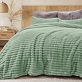 Sasttie Fluffy Comforter Set Queen 3 Pieces - Super Soft & Fuzzy Sage Green Comforter Set for Winter Warm Fleece Bedding, 1 Luxury Heavy Faux Fur Down Alternative Comforter with 2 Pillow Cases