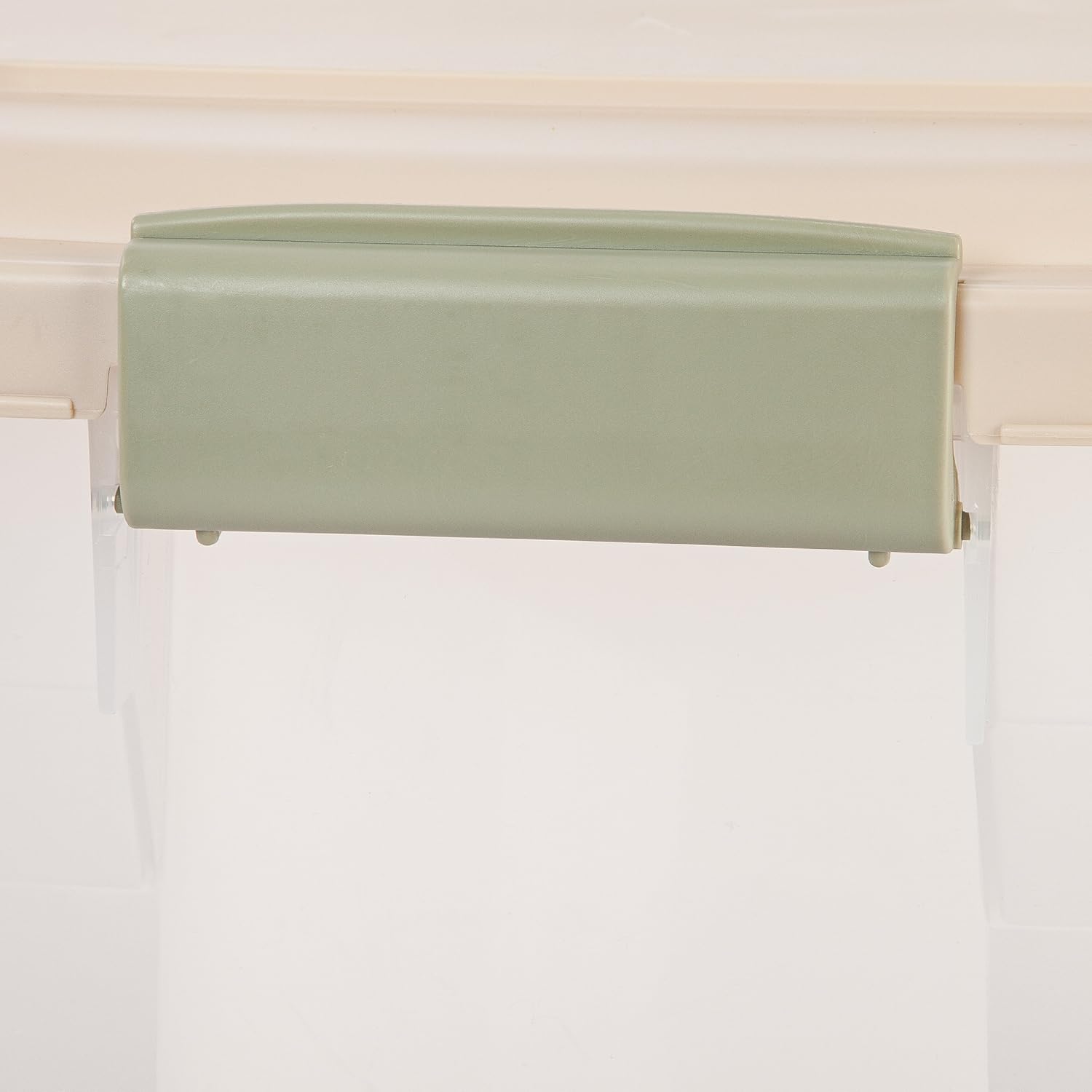 Pet Supplies : IRIS Premium Airtight Pet Food Storage Container, 42-Pounds, Almond : Pet Food Storage Products : 