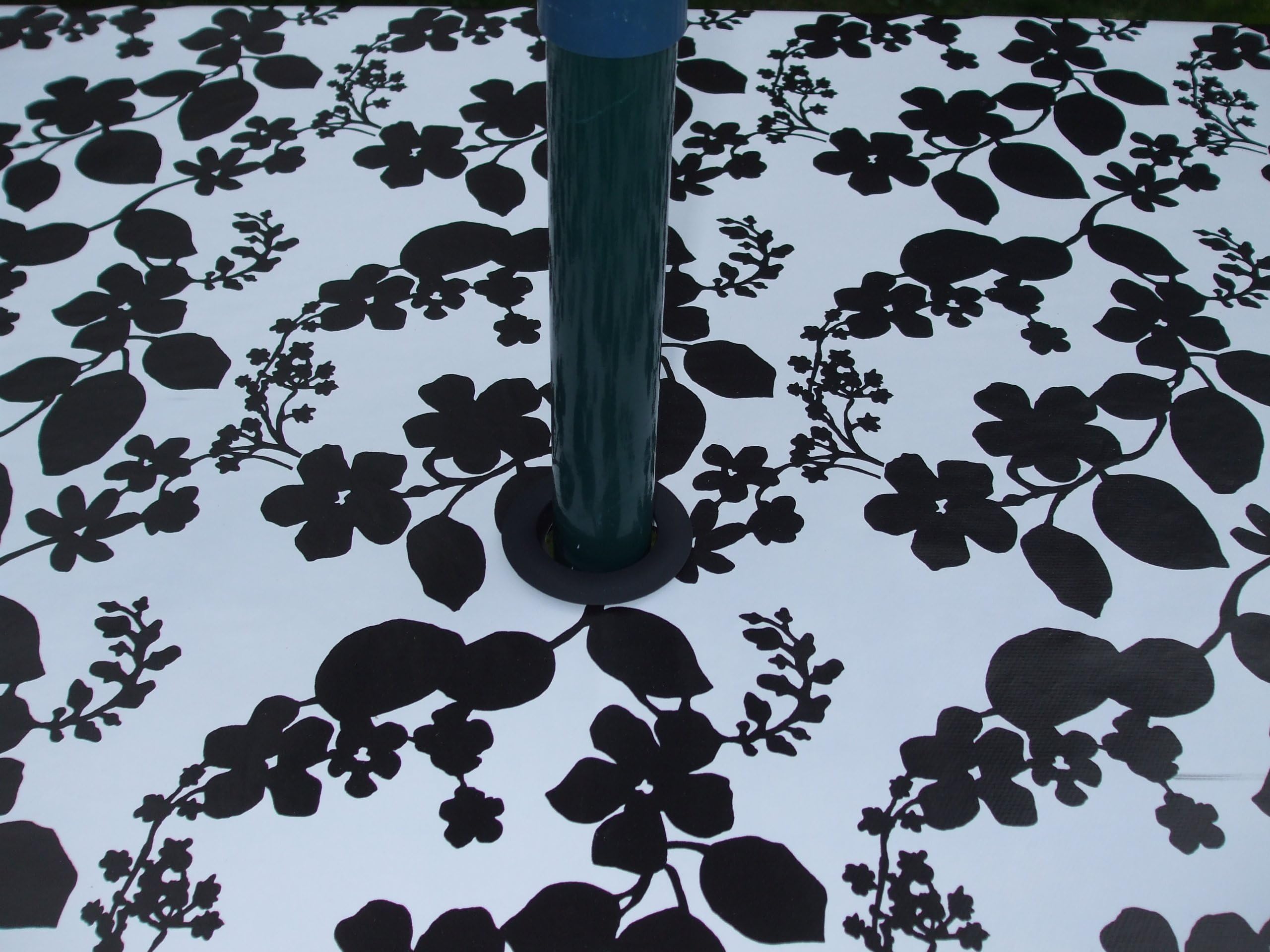 140x300CM OVAL PVC/VINYL TABLECLOTH - WHITE WITH BLACK FLOWER WITH PARASOL HOLE