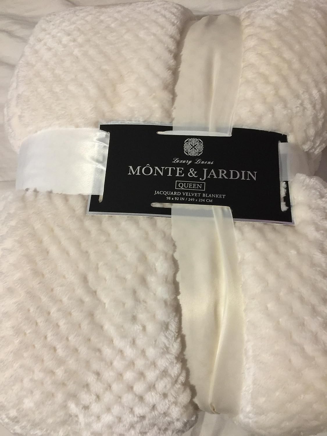 Monte & Jardin Queen white Jacquard Velvet Blanket 98 by 92