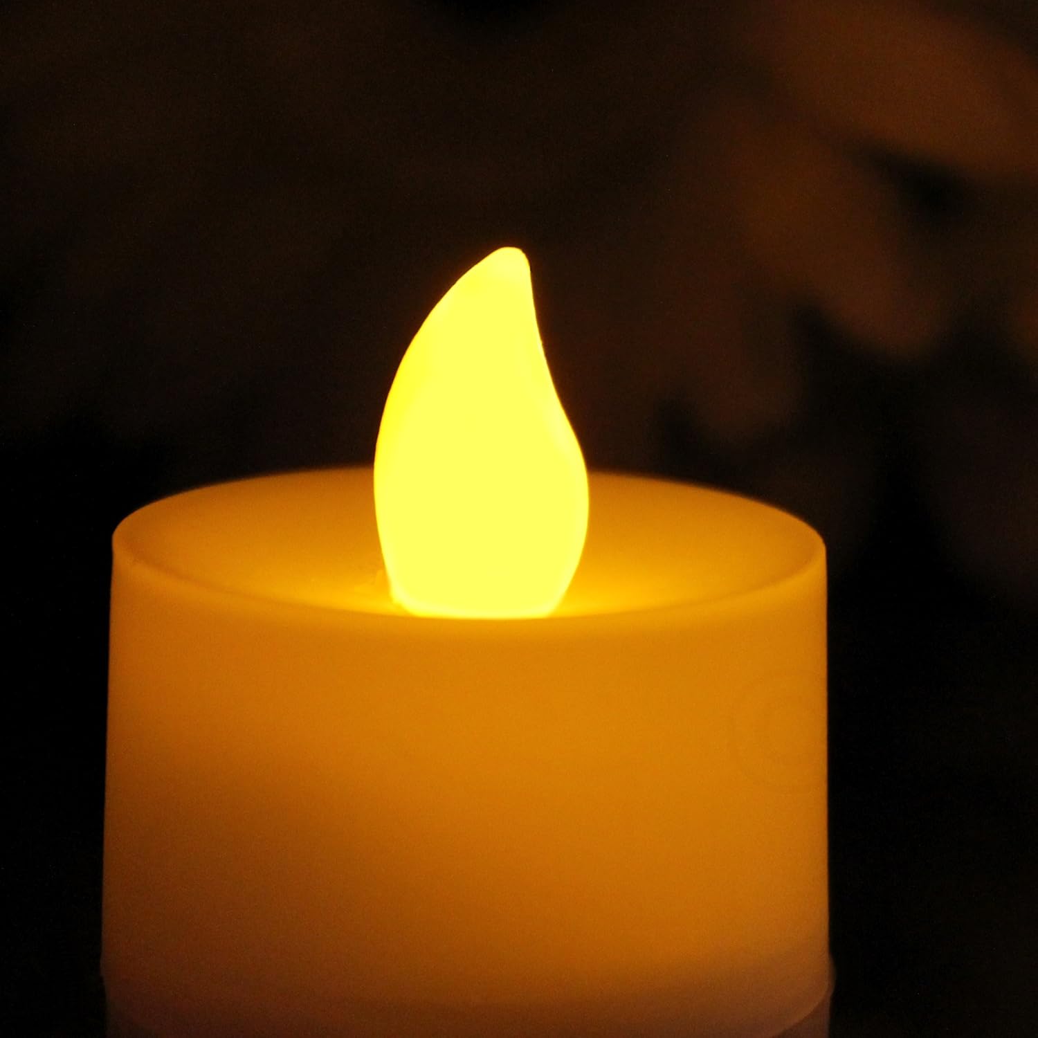 18 Awesome Flameless Window Candles