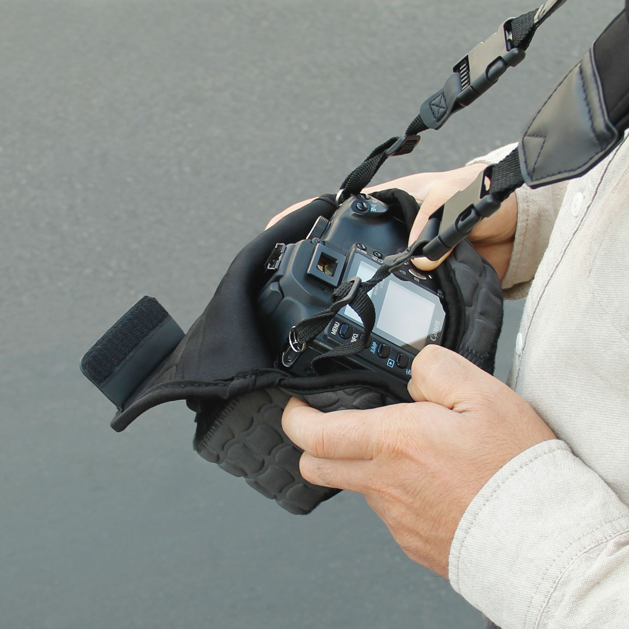 USA GEAR FlexARMOR X DSLR SLR Camera Case Sleeve with Deluxe Padded