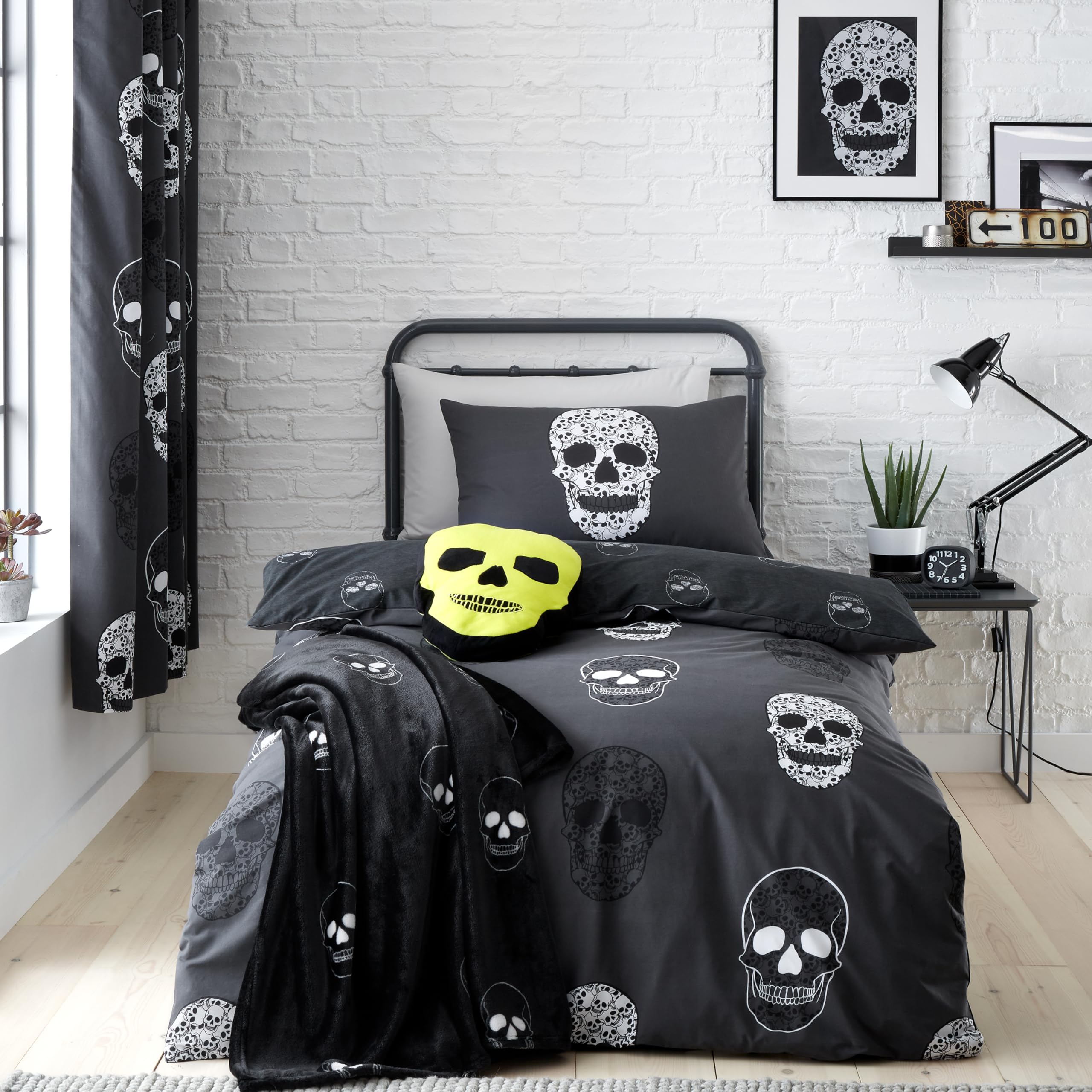 Catherine Lansfield Skulls Reversible Single Duvet Cover Set with Pillowcase Grey