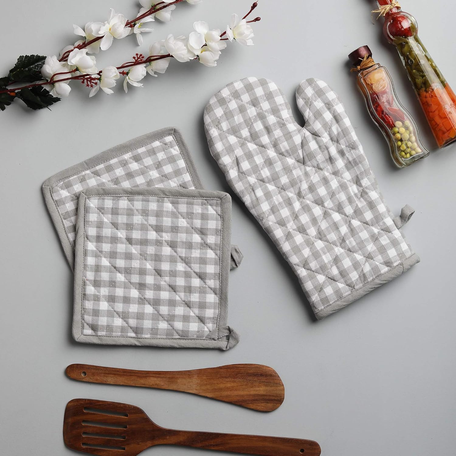 Cotton Oven Mitten And Pot Holders,3 Piece Set, Grey & White Check For Everyday Use