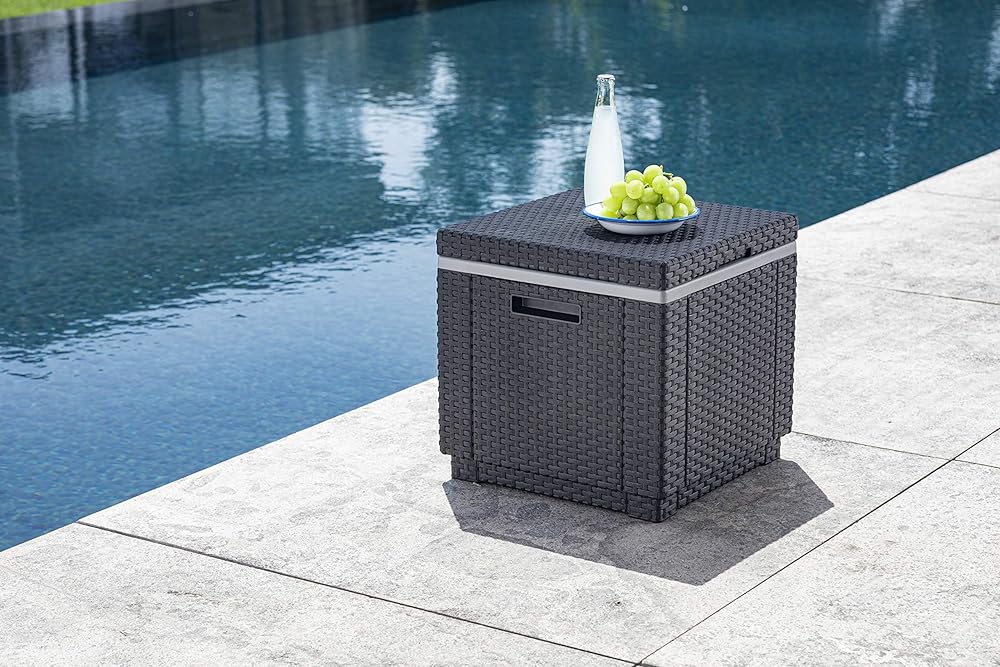 Beistelltisch Rattan am Pool