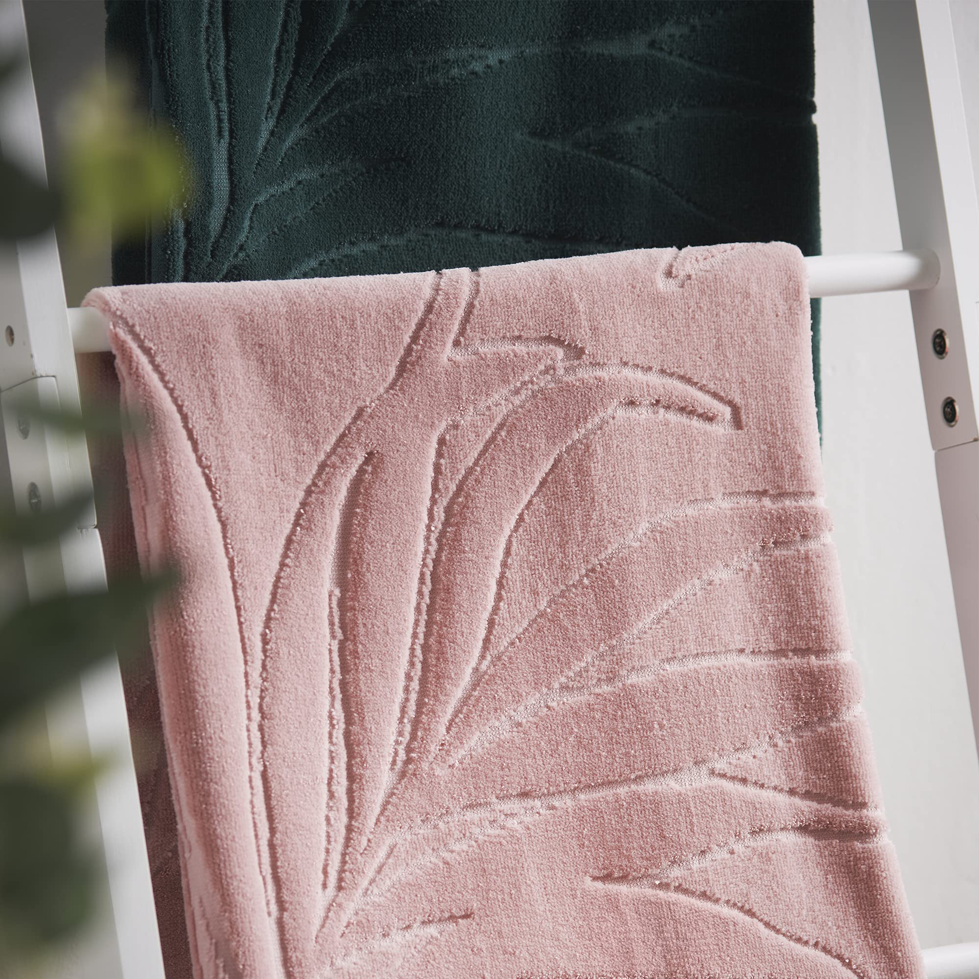 Cosmopolitan Palm Print Blush Pink 100% Cotton Hand Towel Is Perfect for Making a Statement In Your Bathroom Soft Touch Towel Luxuriously Fluffy Highly Absorbent (50cm x90cm)
