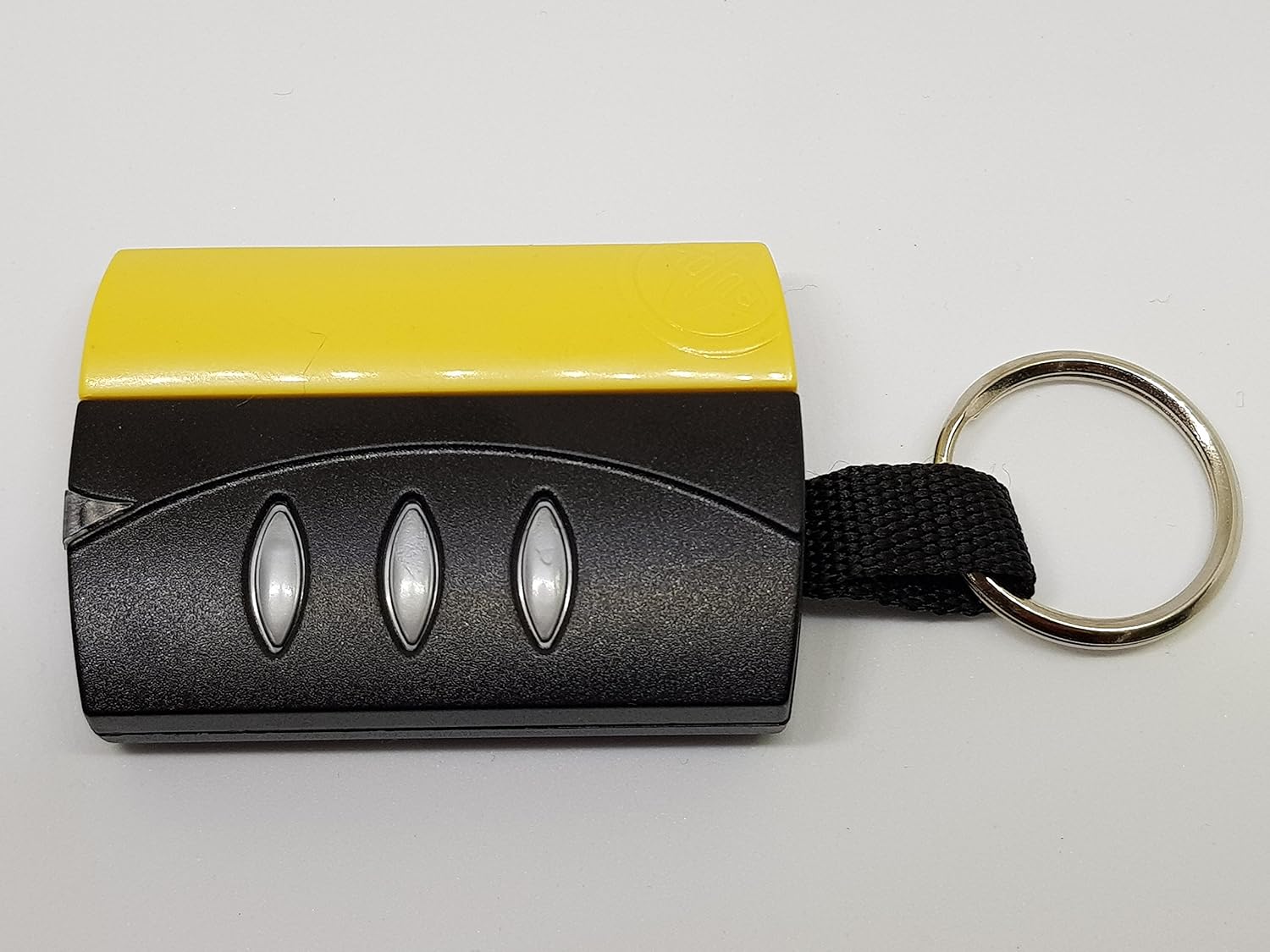 thumbnail interactive-video image 1 of AUTOMATISMOS PUJOL P9EMIS0240 3-Channel Remote Control – 433.92 MHz Hopping Code – CE Approved 1 of 3