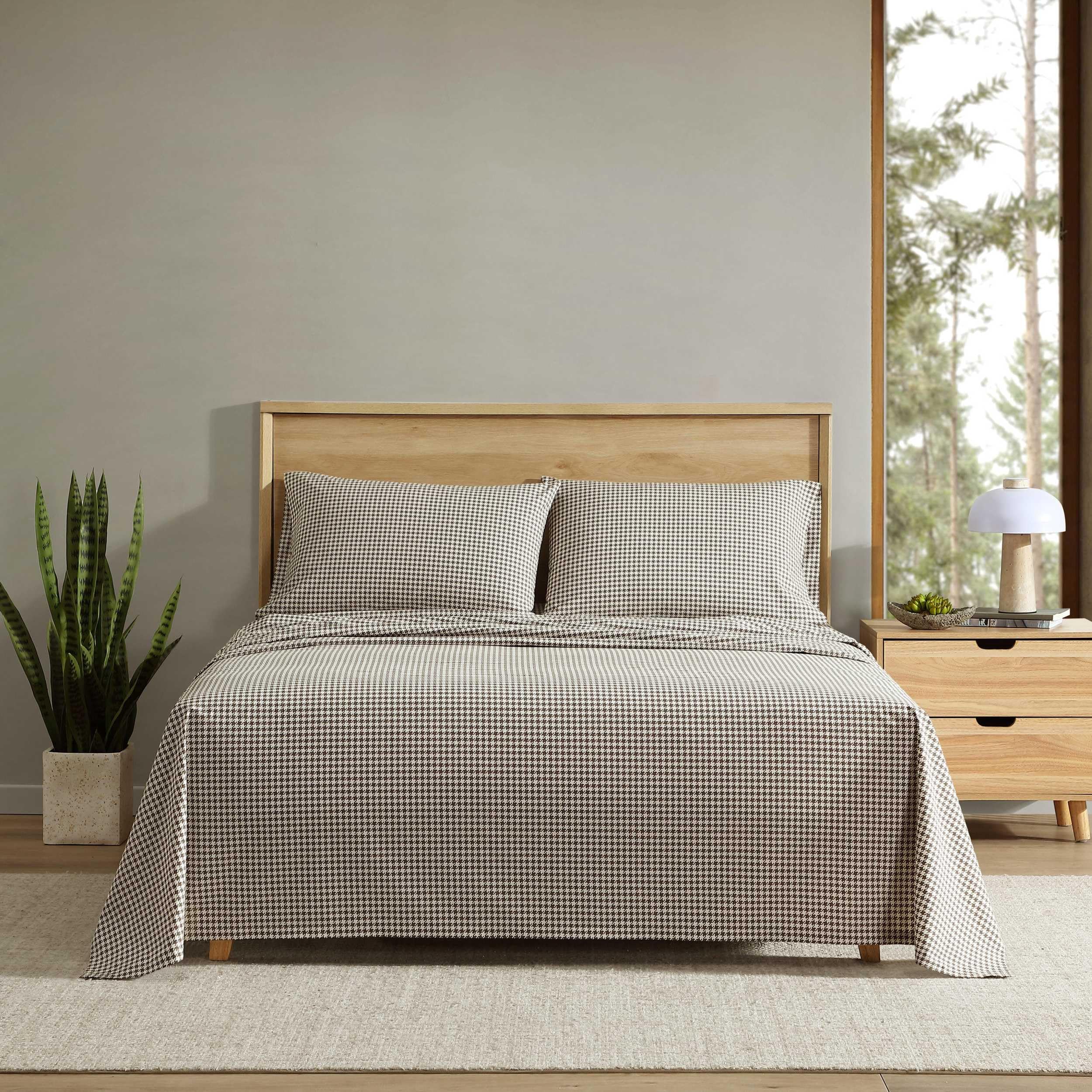 Eddie Bauer - Full Sheet Set, Crisp & Cooling Sheets w/a Naturally Smooth Cotton Percale Lightweight Feel - Matching Pillowcases & Deep Pocket Fitted Sheet (Harrison Brown) Image Eddie Bauer - Full Sheet Set, Crisp & Cooling Sheets w/a Naturally Smooth Cotton Percale Lightweight Feel - Matching Pillowcases & Deep Pocket Fitted Sheet (Harrison Brown) Image