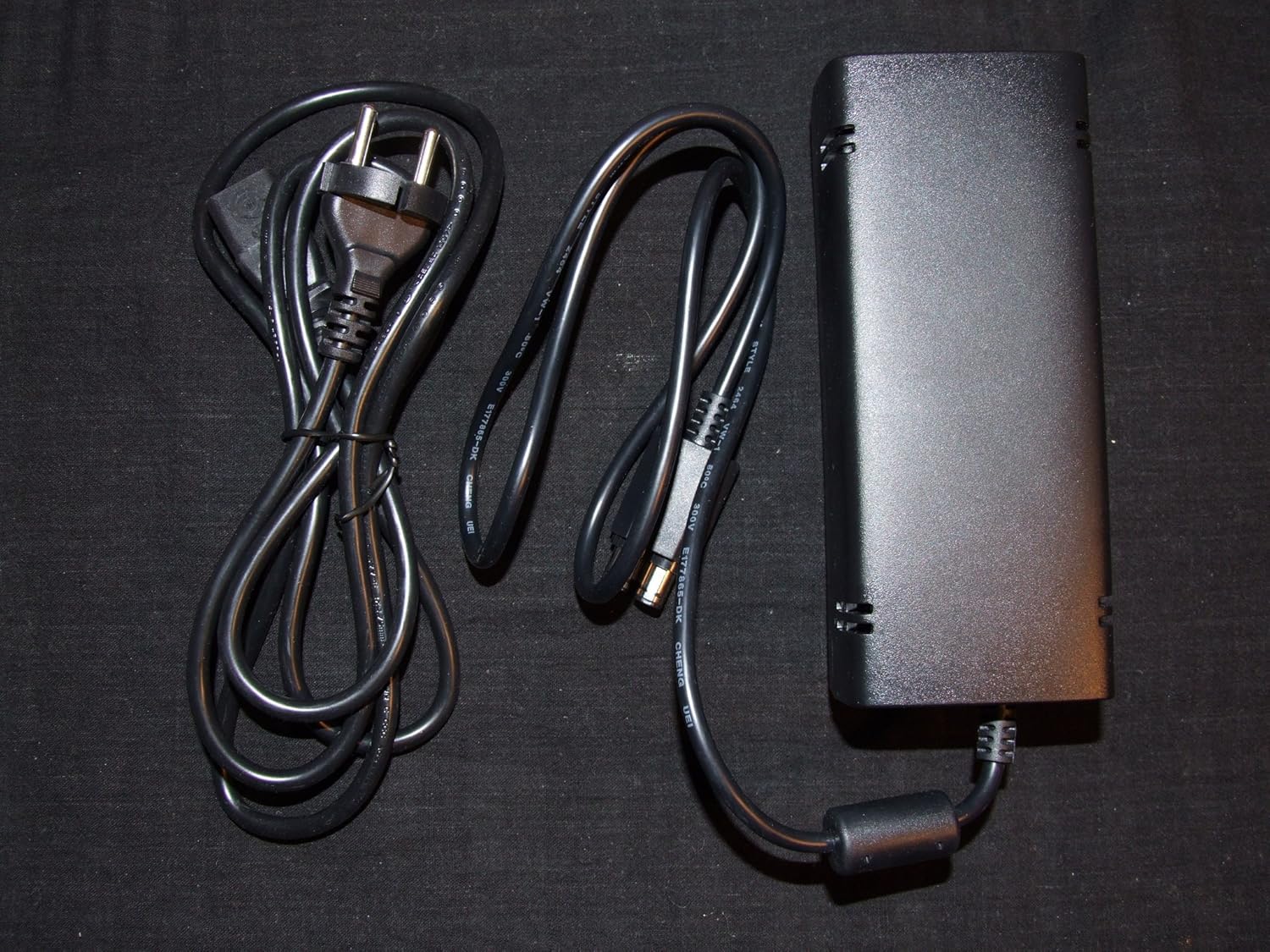 Chargeur et câble d'alimentation pour Xbox360 Xbox 360 Slim 135 W ÉTAT NEUF Amazon.fr Hightech Chargeur et câble d'alimentation pour Xbox360 Xbox 360 Slim 135 W ÉTAT NEUF Amazon.fr Hightech