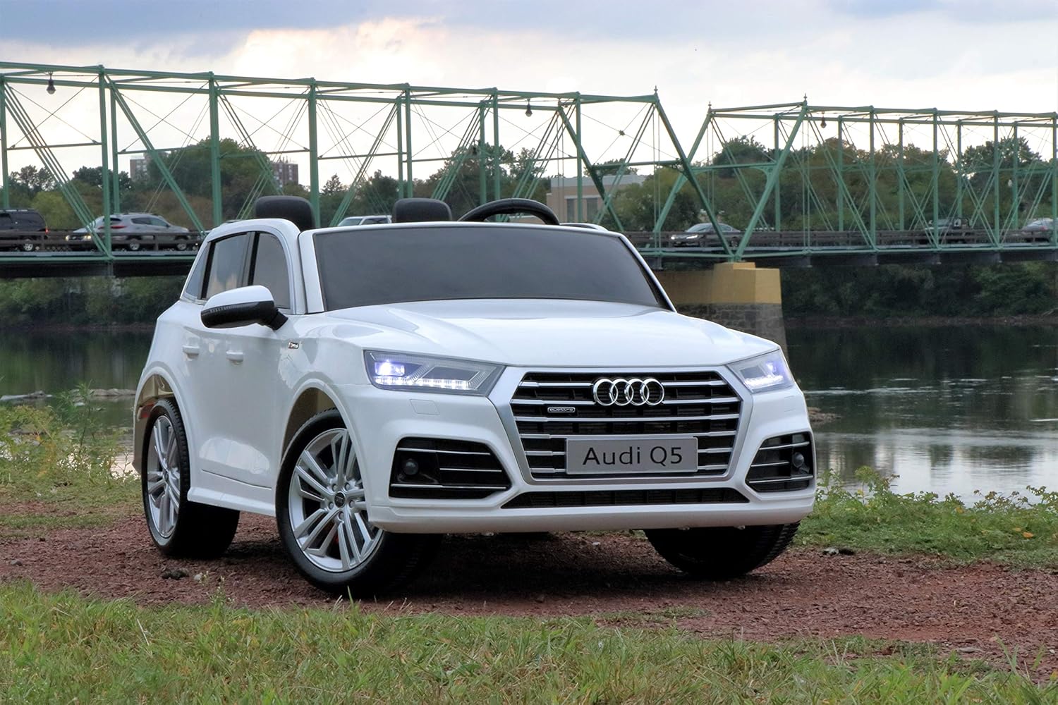 white audi kids car