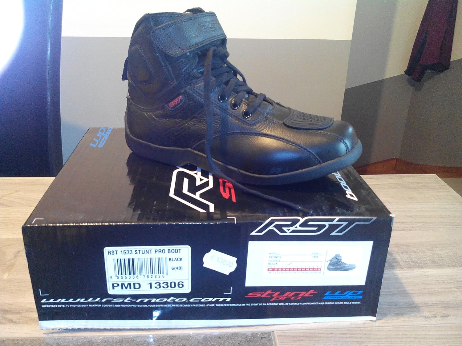 rst stunt boots