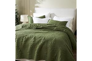 WDCOZY Olive Green Christmas King Size Quilt Bedding Sets with Pillow Shams, Soft Lightweight Bedspread Coverlet, Thin Comforter Bed Cover, All Season, 3 Pieces, 104x90 inches