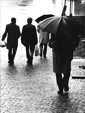 Amazon Com Vintage Photo Of Rain Pictures With People Walking On