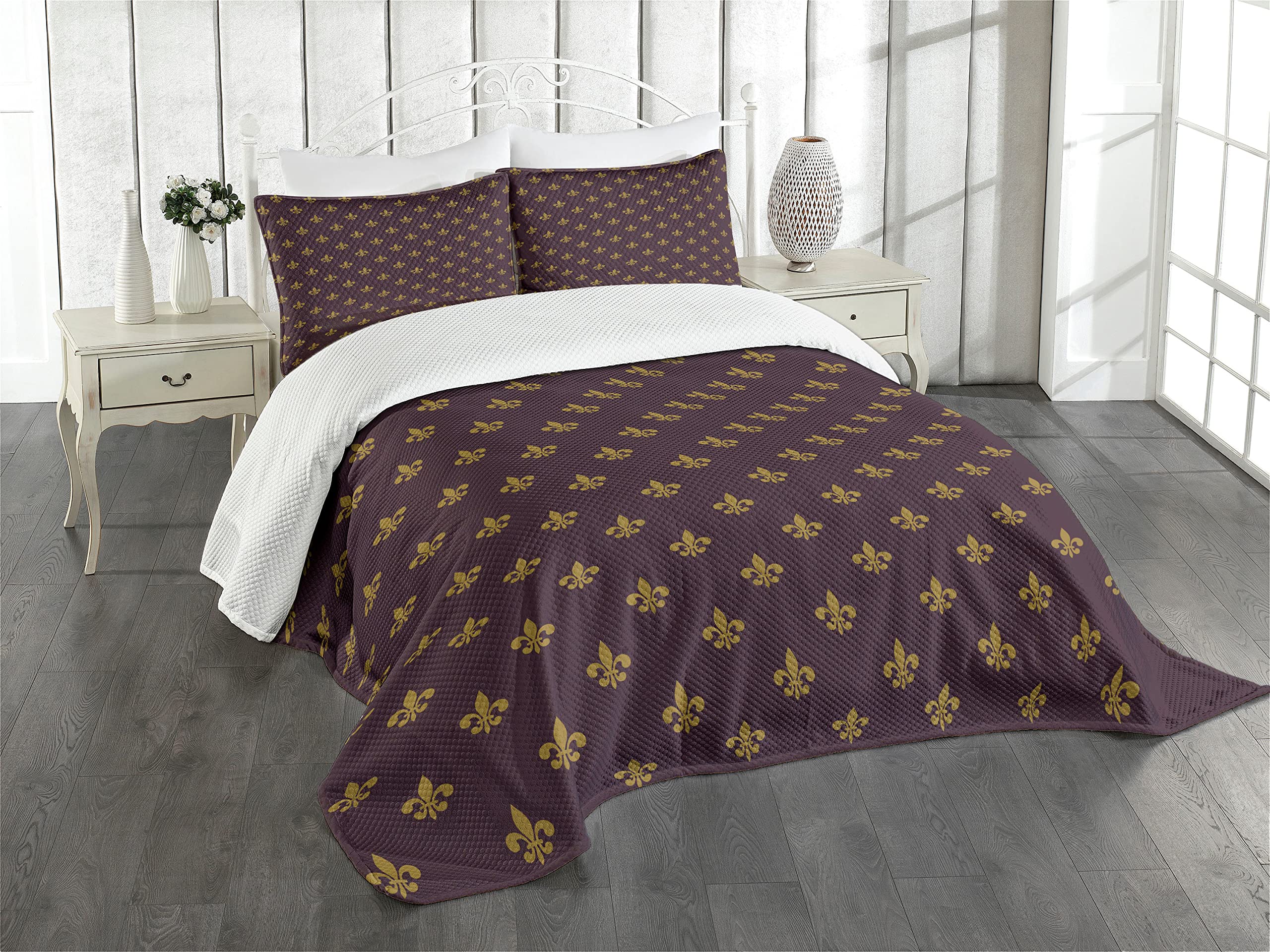 ABAKUHAUS Fleur De Lis Bedspread Set, Royal Pattern, Decorative Quilted 3 Piece Coverlet Set with 2 Pillow Shams, Earth Yellow