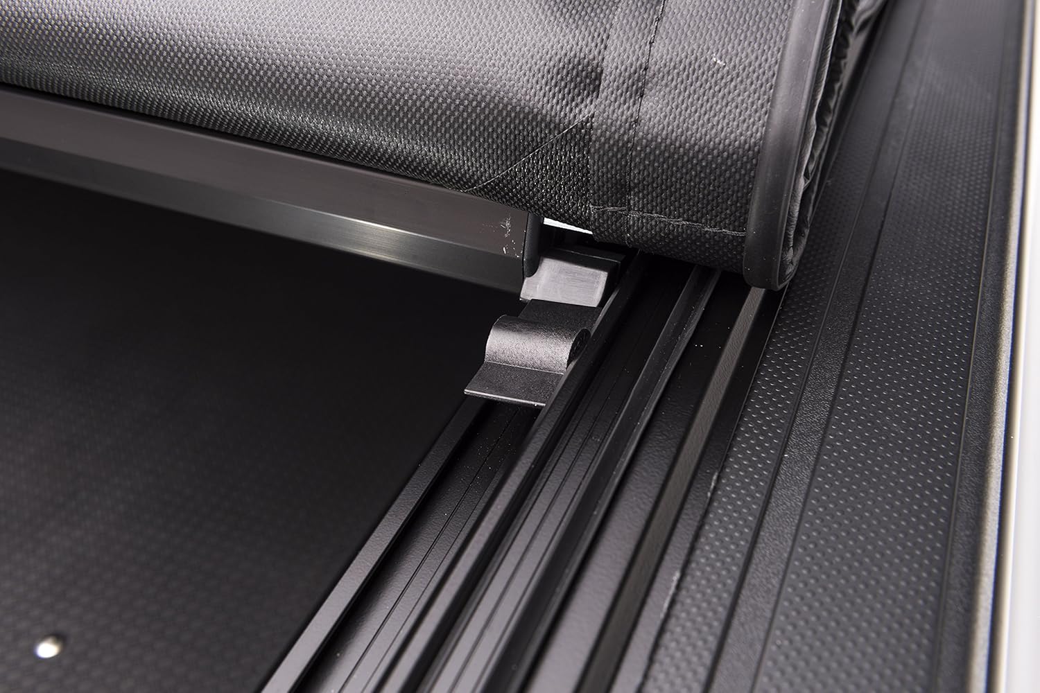 Amazon Com Extang Revolution Soft Roll Up Truck Bed Tonneau Cover 54650 Fits 2007 13 14 Hd Chevy Gmc Silverado Sierra 2014 2500hd 3500hd 6 6 Bed Automotive