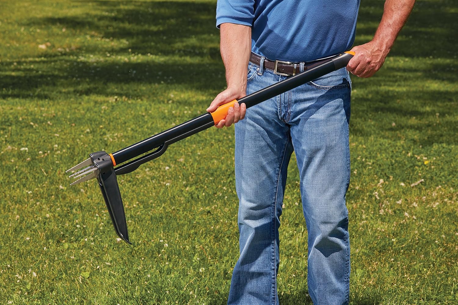 Fiskars 4-Claw Weeder 39 Inch, Black/Orange (339950-1001) : Hand Weeders : Garden & Outdoor