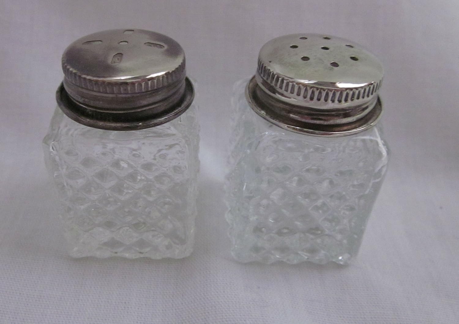 Amazon Com Vintage Miniature Crystal Salt And Pepper Shakers Rectangular 1 X 1 5 Everything Else