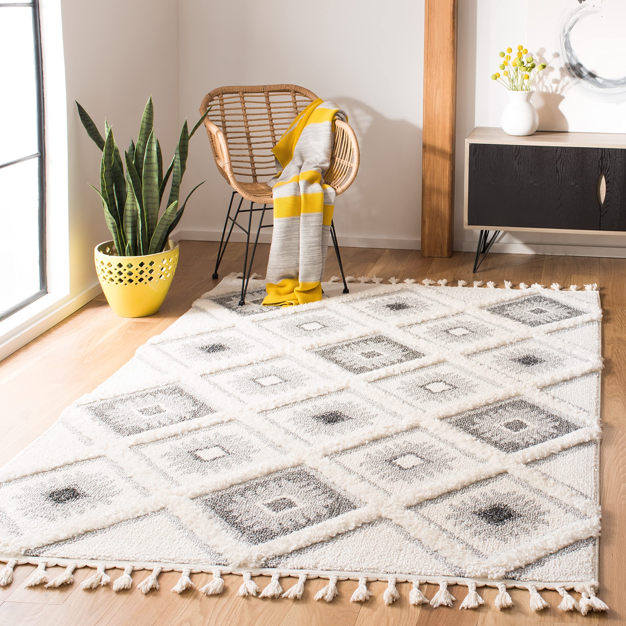 Safavieh Shaggy Indoor Woven Rectangle Area Rug, Moroccan Tassel Shag Collection, MTS601, in Ivory/Grey, 91 x 152 cm for Living Room, Bedroom or Any Indoor Space