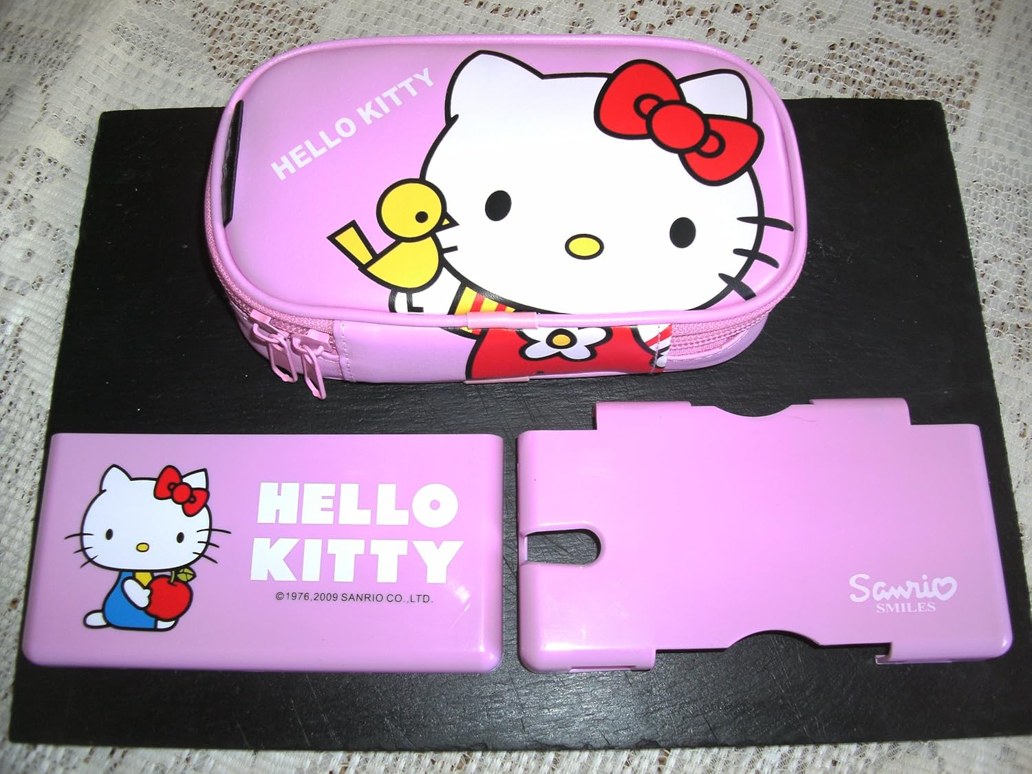 DS LITE ONLY , HELLO KITTY BUNDLE WITH HARD CASE AND KITTY PROTECTIVE