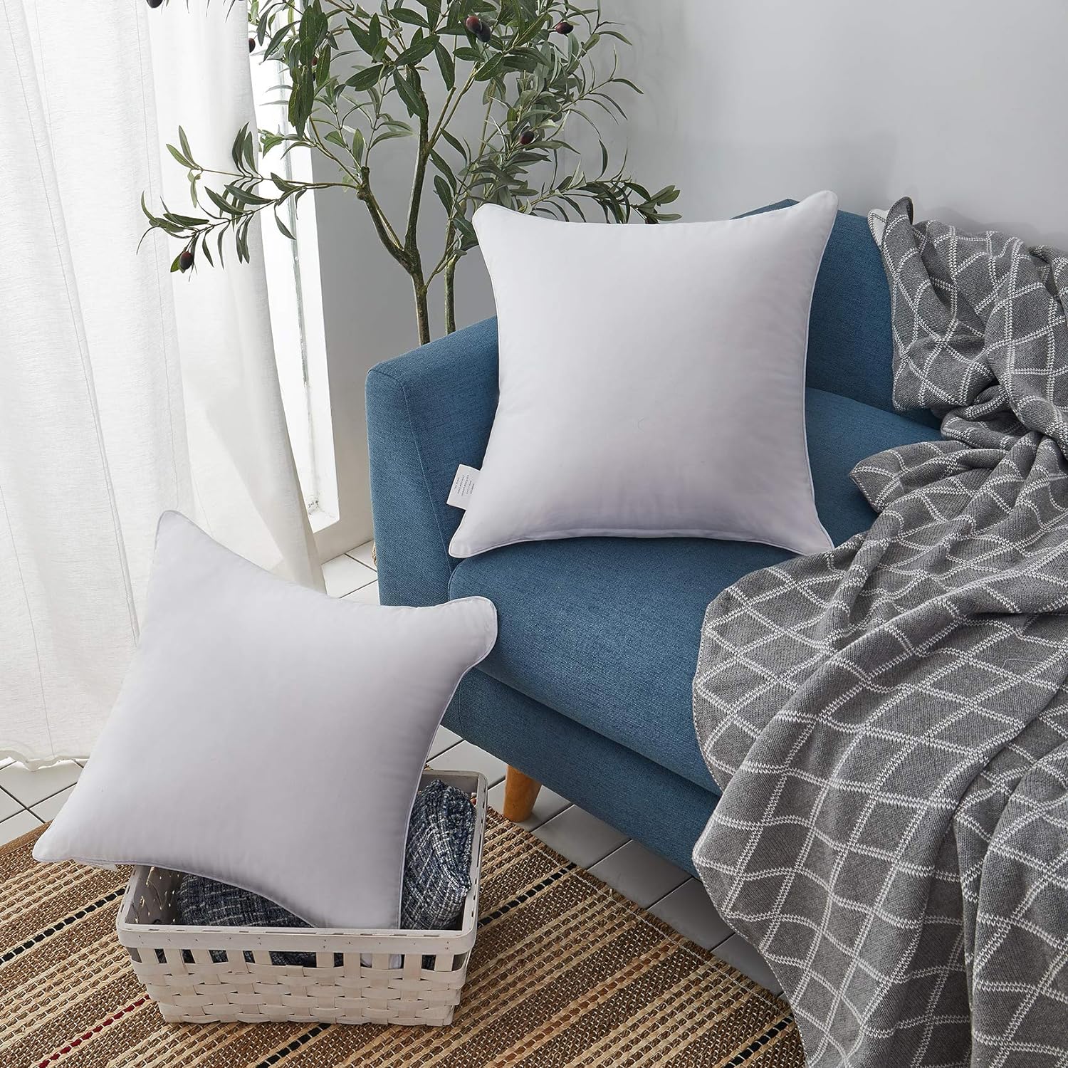 Oubonun 18 x 18 Pillow Inserts (Set of 2) - Throw Pillow Inserts with 100% Cotton Cover - 18 Inch Square Interior Sofa Pillow Inserts - Decorative Pillow Insert Pair - White Couch Pillow: Kitchen & Dining