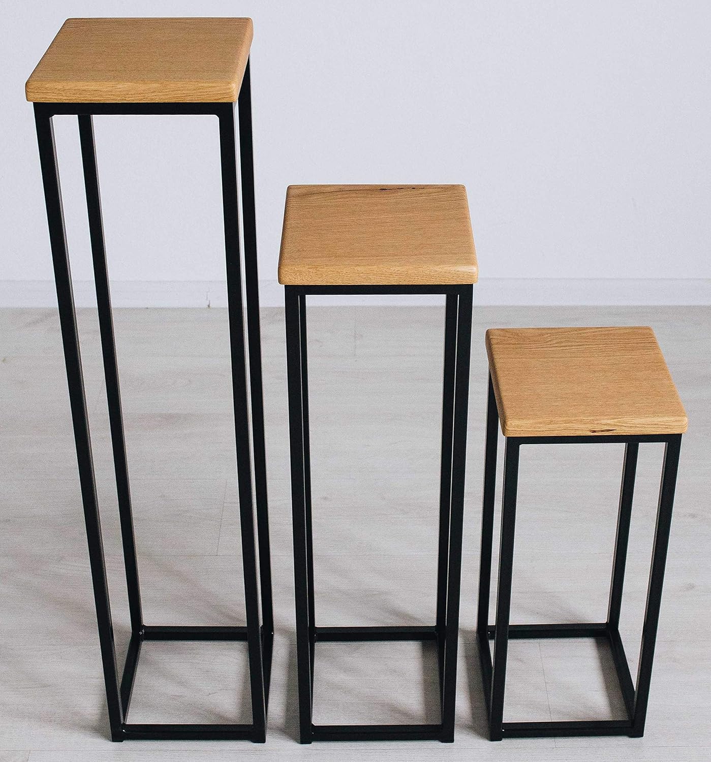 EINE BestLoft Blumensäule Dora aus Eiche - Dekosäule im schlanken Design + Stahlgestell (Gestell Schwarz, Höhe 90 cm)