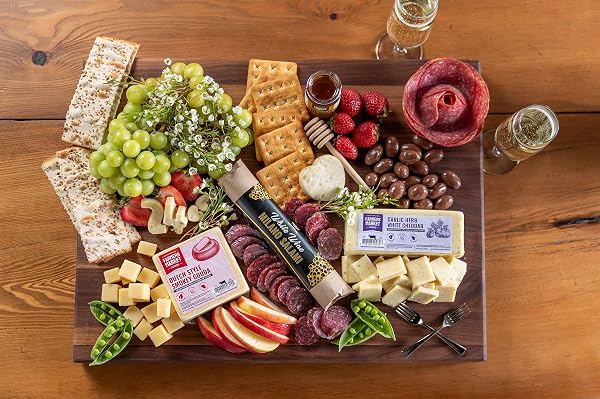 FARMERS MARKET CHEESE GIFT BASKET ASSORTMENT – WISCONSIN CHEESE GIFT SET WITH CRACKERS & HOLIDAY CARD, KETO FRIENDLY, LOW SODIUM, ZERO SUGAR SNACK BOX, GOURMET CHEDDAR & PEPPER JACK GIFT FOR HOLIDAYS