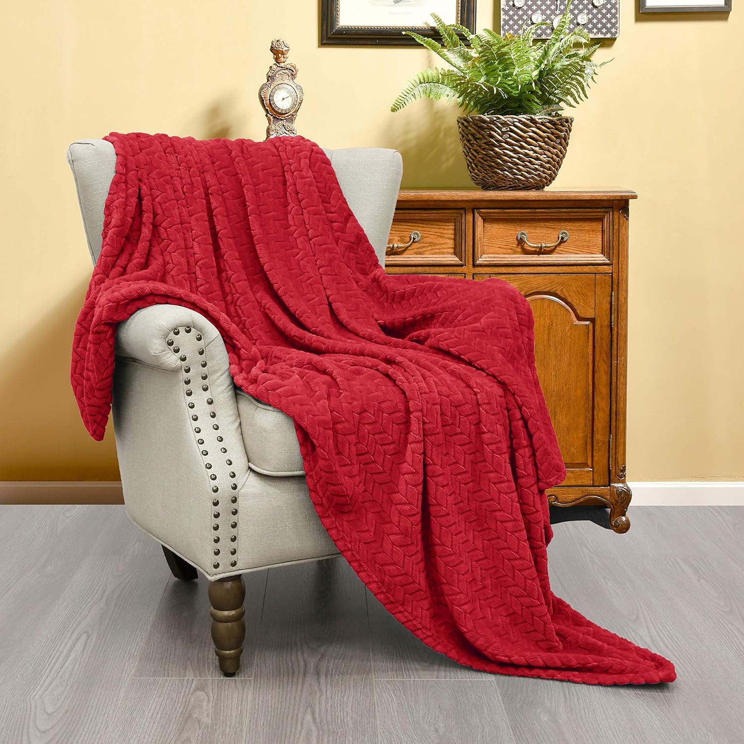 Exclusivo Mezcla Large Flannel Fleece Throw Blanket, Jacquard Weave Leaves Pattern (50" x 70", Pink) - Soft, Warm, Lightweight and Decorative: Home & Kitchen